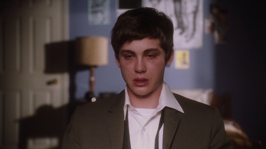 the-perks-of-being-a-wallflower-crying.png